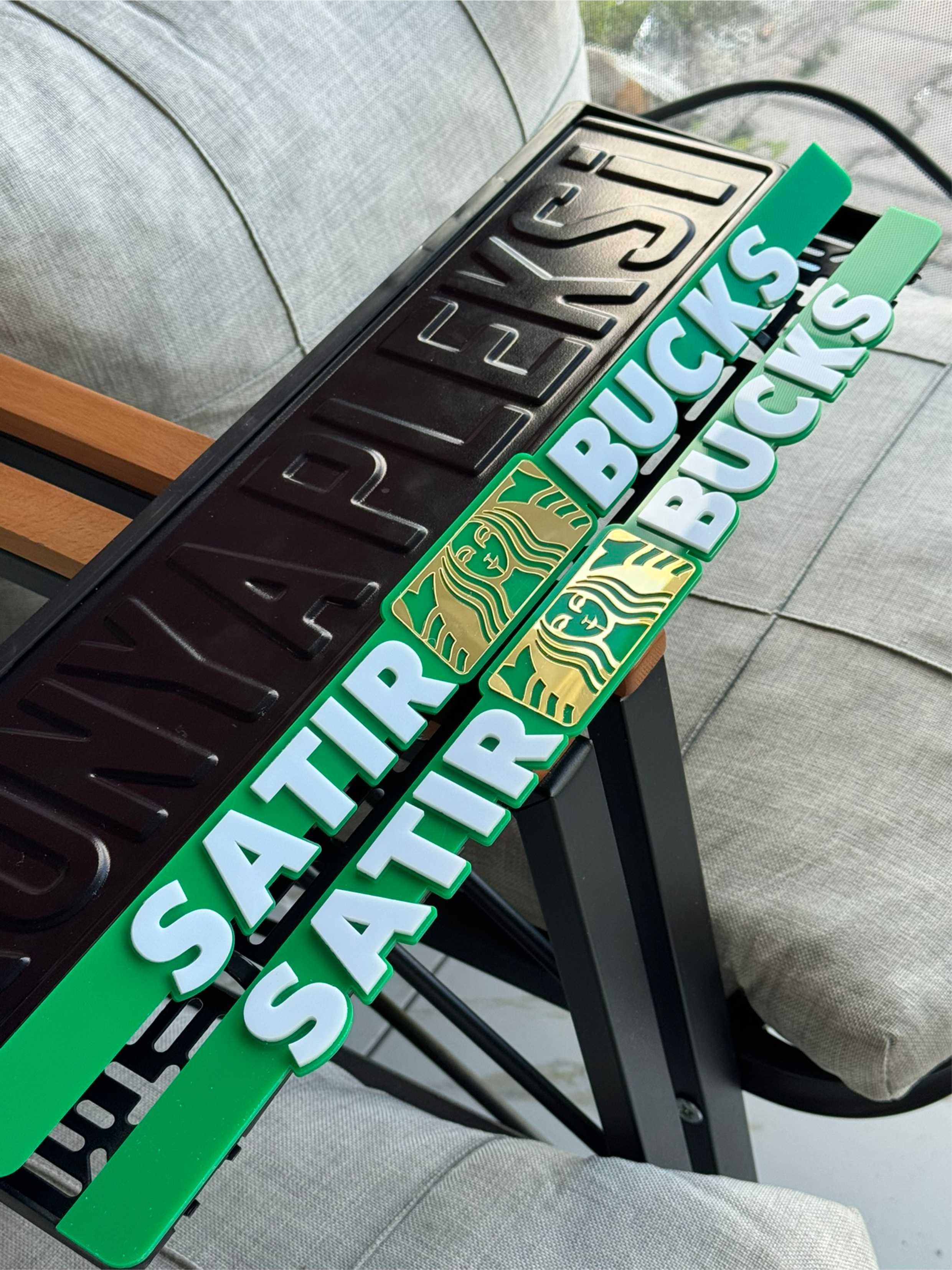 Satır Bucks 3D Plakalık