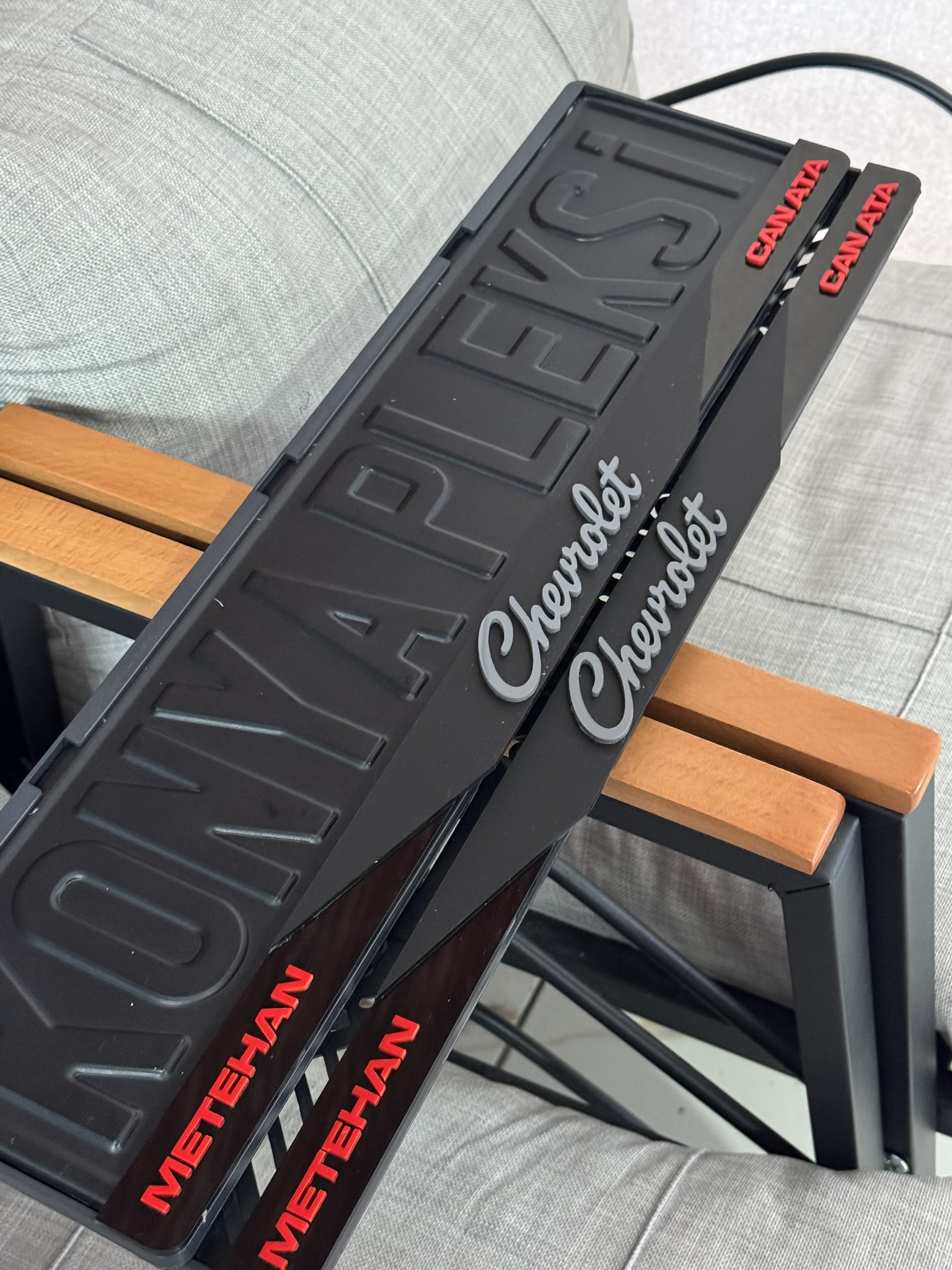 Mat Detaylı Chevrolet 3D Plakalık